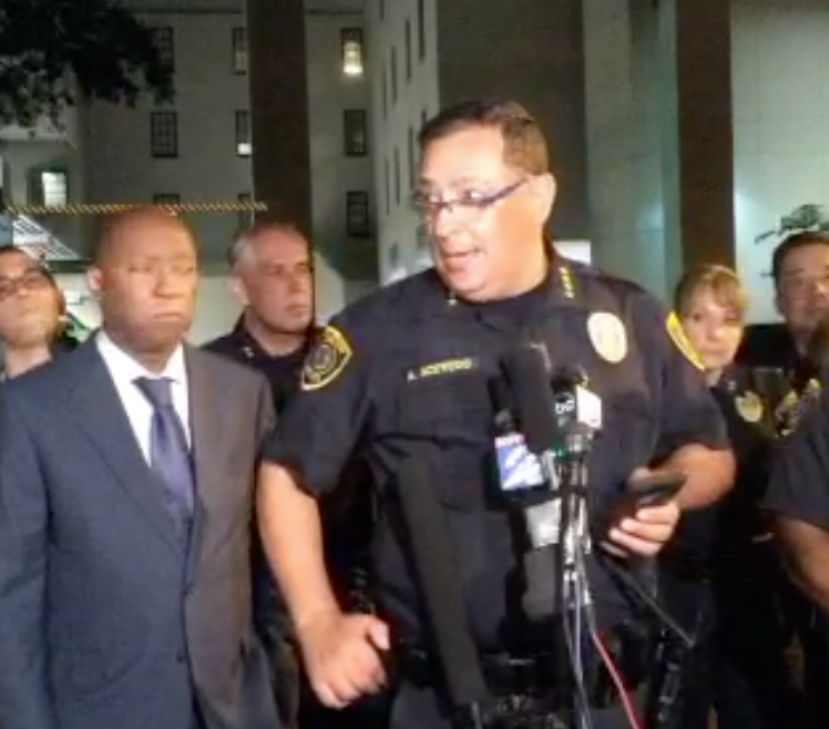 Houston Officer Shot, 1 Of 4 Suspects Dead After Crime Spree